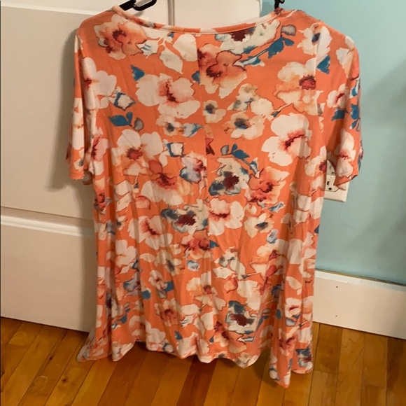 Top - Picture 2 of 4